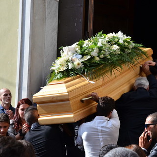 Sanremo: quasi un migliaio di persone ai funerali del giovane 'Pino' Tuscano morto domenica scorsa