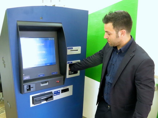 Soldi virtuali: sbarca in Italia il primo bancomat Bitcoin, il fondatore è il bordigotto Federico Pecoraro Soldi virtuali: sbarca in Italia il primo bancomat Bitcoin, il fondatore è il bordigotto Federico Pecoraro