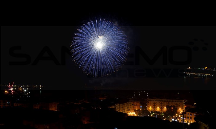 Festival di Sanremo 2023: alle 20 i fuochi d'artificio sul porto e poi il via al 'Green carpet' in centro Festival di Sanremo 2023: alle 20 i fuochi d'artificio sul porto e poi il via al 'Green carpet' in centro