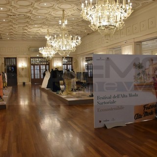 Sanremo: al Casinò il ‘Festival dell’Alta Moda sartoriale Ecosostenibile’, dopo l'inaugurazione la sfilata (Foto e Video)