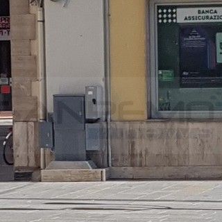Sanremo: quadri elettrici abbandonati in piazza Borea D'Olmo, non erano di Amaie Sanremo: quadri elettrici abbandonati in piazza Borea D'Olmo, non erano di Amaie
