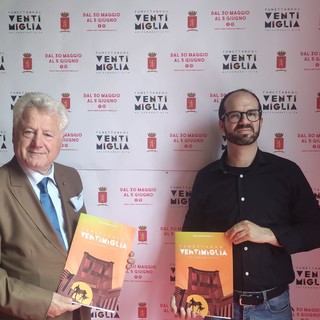 Il vice sindaco Simone Bertolucci alla presentazione di 'Fumettando'