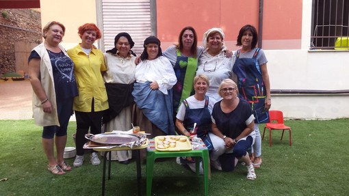Taggia: grande atmosfera e divertimento ieri alla 'Festa dei Nonni' per gli alunni del 'Regina Margherita' (Foto) Taggia: grande atmosfera e divertimento ieri alla 'Festa dei Nonni' per gli alunni del 'Regina Margherita' (Foto)