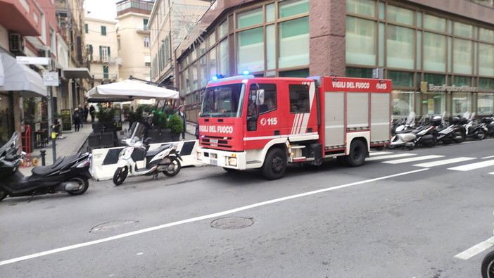Sanremo: fuga di gas tra via Roma e via Carli, Vigili del Fuoco e tecnici al lavoro (Foto)