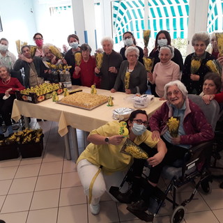 Vallecrosia: pomeriggio di spensieratezza lunedì scorso alla Rsa 'Zitomirki' per la 'Festa della donna' Vallecrosia: pomeriggio di spensieratezza lunedì scorso alla Rsa 'Zitomirki' per la 'Festa della donna'
