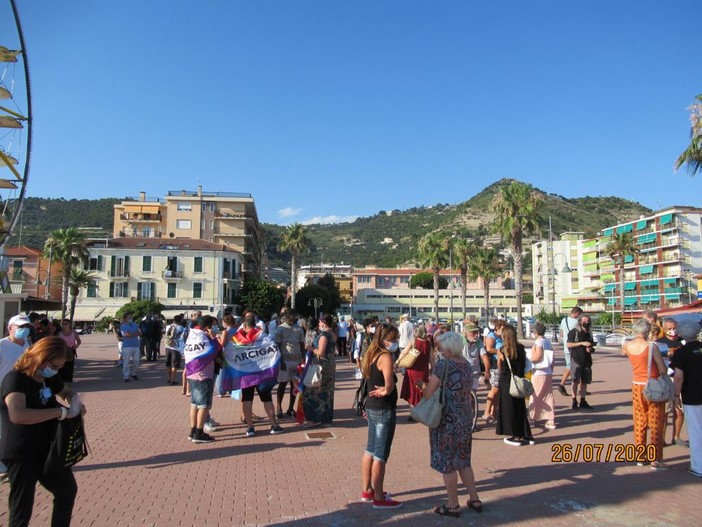 Ventimiglia: anche dopo il flash mob di domenica scorsa le 'Sardine ponentine' chiedono la riapertura del Campo Roya Ventimiglia: anche dopo il flash mob di domenica scorsa le 'Sardine ponentine' chiedono la riapertura del Campo Roya