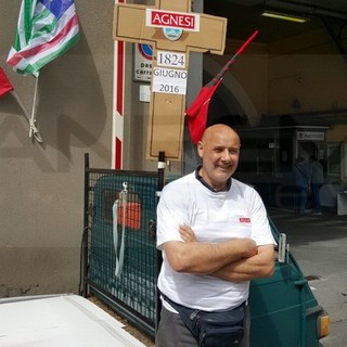 Imperia: croci di fronte allo stabilimento, i sindacati celebrano il 'funerale' simbolico della Agnesi Imperia: croci di fronte allo stabilimento, i sindacati celebrano il 'funerale' simbolico della Agnesi