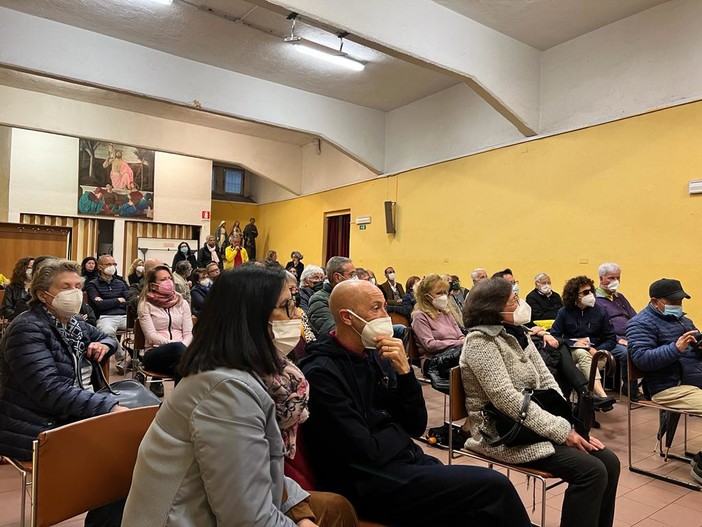 Sanremo: antenna per radiotelefonia 5G in via Bonmoshetto, non si placa la protesta dei residenti