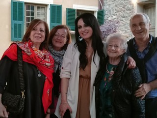 Francesca Giannone presenta 'La Portalettere' e incontra i parenti di Anna:  Pigna mi ha accolta calorosamente (Foto e video) 