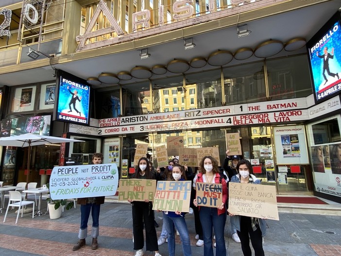 Il 23 settembre lo sciopero globale per il clima anche a Sanremo: in piazza i giovani di 'Fridays for Future' Il 23 settembre lo sciopero globale per il clima anche a Sanremo: in piazza i giovani di 'Fridays for Future'