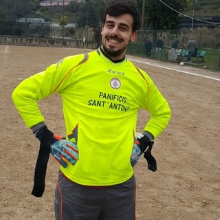 Federico Piantoni sorridente con la maglia da portiere dopo Camporosso-Sanremo 80 di domenica