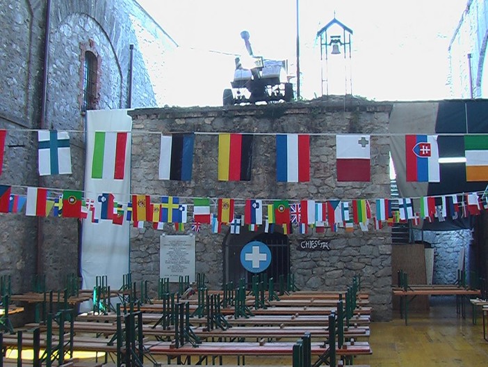 Il Colle di Nava si prepara per la tre giorni della 26° edizione della Festa della Croce Bianca di Pornassio Il Colle di Nava si prepara per la tre giorni della 26° edizione della Festa della Croce Bianca di Pornassio