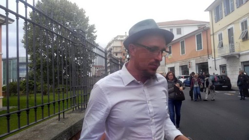 Imperia: Felix Croft arrivato in tribunale, la sentenza nel pomeriggio "Sono tranquillo ma anche un po' stressato" (Foto e Video)