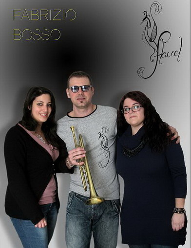 Flavia e Manuela: due imperiesi a caccia di fortuna nel Mondo della moda. Fondano ‘Flauel’ e ‘vestono’ Fabrizio Bosso al Festival Flavia e Manuela: due imperiesi a caccia di fortuna nel Mondo della moda. Fondano ‘Flauel’ e ‘vestono’ Fabrizio Bosso al Festival