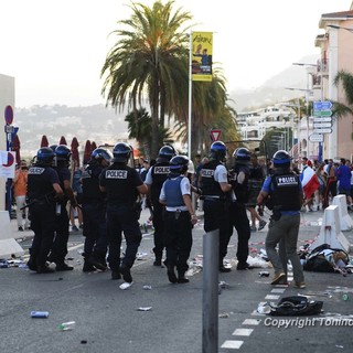 I festeggiamenti dei francesi per il Mondiale sono andati oltre il limite: auto italiane aggredite a Tenda in Val Roya