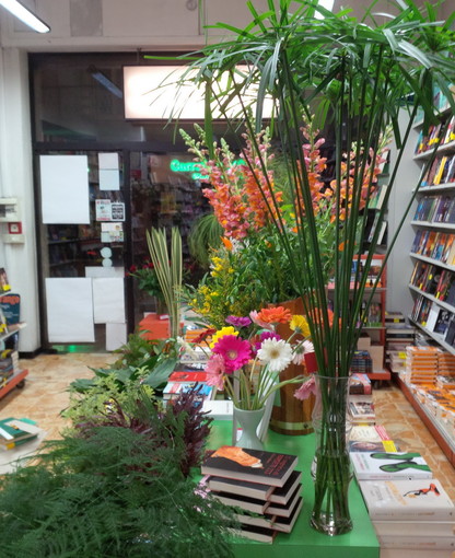 Fiori e letteratura: il 21 marzo appuntamento alla Libreria Mondadori di Bordighera Fiori e letteratura: il 21 marzo appuntamento alla Libreria Mondadori di Bordighera