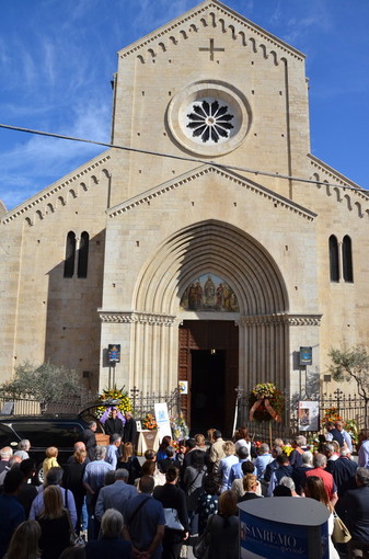 Sanremo: centinaia di persone oggi per l'ultimo saluto a Giuseppe 'Pino' Fassola alla chiesa di San Siro Sanremo: centinaia di persone oggi per l'ultimo saluto a Giuseppe 'Pino' Fassola alla chiesa di San Siro
