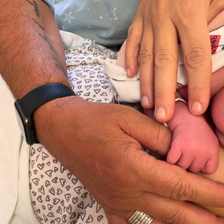 Fiocco rosa a casa del senatore Gianni Berrino: gli auguri di Fratelli d’Italia di Ventimiglia