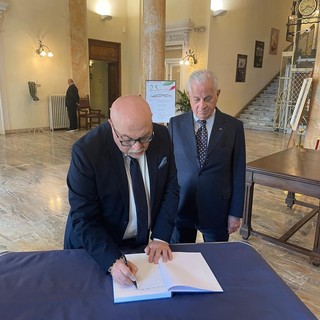 Scomparsa di Papa Francesco: in Prefettura ad Imperia aperto il registro delle condoglianze