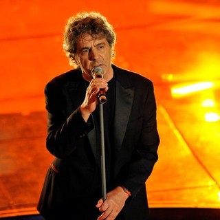 Sanremo 2023: consegnate a Fausto Leali cartoline dedicate al 73° Festival della Canzone Italiana con lo speciale annullo filatelico Sanremo 2023: consegnate a Fausto Leali cartoline dedicate al 73° Festival della Canzone Italiana con lo speciale annullo filatelico