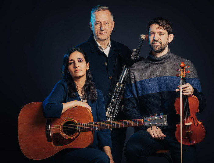 Perinaldo Festival, la XX edizione entra nel vivo con il Fabio Rinaudo Trio: viaggio tra le cornamuse d'Europa e annullo filatelico