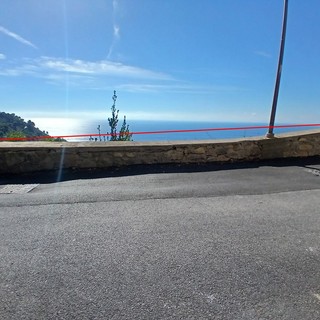 Frane di via della Pace, APS Terre di Grimaldi - ETS: "Il manto stradale si sta di nuovo abbassando, il Comune non ha fatto niente" (Foto) Frane di via della Pace, APS Terre di Grimaldi - ETS: "Il manto stradale si sta di nuovo abbassando, il Comune non ha fatto niente" (Foto)