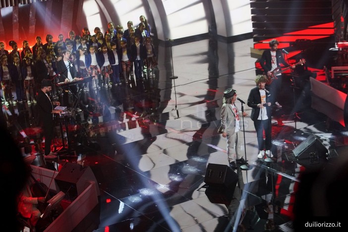 #Sanremo2018: le pagelle ai duetti della quarta serata. Piccoli coristi e Paolo Rossi, la creatività de Lo Stato Sociale stacca tutti #Sanremo2018: le pagelle ai duetti della quarta serata. Piccoli coristi e Paolo Rossi, la creatività de Lo Stato Sociale stacca tutti