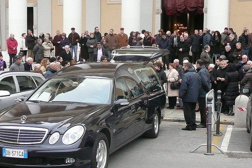 Imperia: centinaia di amici e soci Lions al funerale di Fernando Magrassi Imperia: centinaia di amici e soci Lions al funerale di Fernando Magrassi