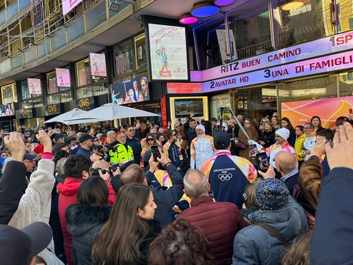 Fiaccola olimpica a Sanremo: grande festa per la città, ma giornalisti e fotografi lasciati senza tutele Fiaccola olimpica a Sanremo: grande festa per la città, ma giornalisti e fotografi lasciati senza tutele