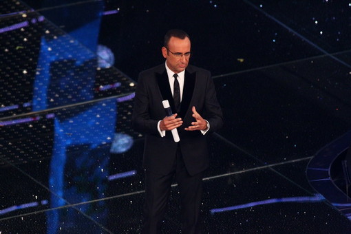 #Festival di Sanremo 2016: a Carlo Conti la direzione artistica per due anni, De Filippi "Nessuno mi ha fatto proposte!"