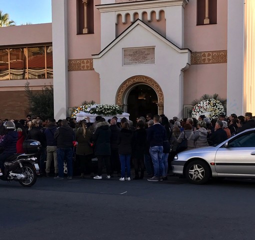 Sanremo: alla chiesa della Mercede l’addio a Ivan Trivieri, morto in scooter a 24 anni nello schianto contro un’auto Sanremo: alla chiesa della Mercede l’addio a Ivan Trivieri, morto in scooter a 24 anni nello schianto contro un’auto