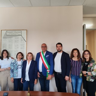 Vallecrosia, Fabio Perri si insedia come sindaco: passaggio della fascia tricolore in Comune (Foto e video)