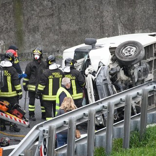 Sanremo: si capotta con il furgone ma si ferisce lievemente, incidente sulla A10 in direzione Genova (Foto e Video) Sanremo: si capotta con il furgone ma si ferisce lievemente, incidente sulla A10 in direzione Genova (Foto e Video)