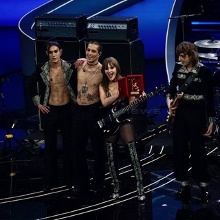 In foto i Måneskin, l’ultimo vero fenomeno globale capace di vincere il Festival e imporsi sulla scena internazionale In foto i Måneskin, l’ultimo vero fenomeno globale capace di vincere il Festival e imporsi sulla scena internazionale