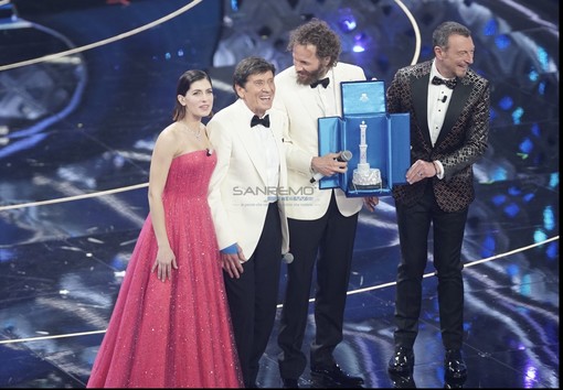 Festival 2022: ecco la giornata di Gianni Morandi e Jovanotti fino alla vittoria nella serata delle cover (Video) Festival 2022: ecco la giornata di Gianni Morandi e Jovanotti fino alla vittoria nella serata delle cover (Video)