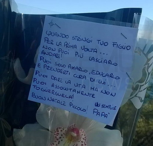 Sanremo: un'orchidea per il piccolo Semyon che non c'è più, l'ha lasciata 'Un semplice papà' Sanremo: un'orchidea per il piccolo Semyon che non c'è più, l'ha lasciata 'Un semplice papà'