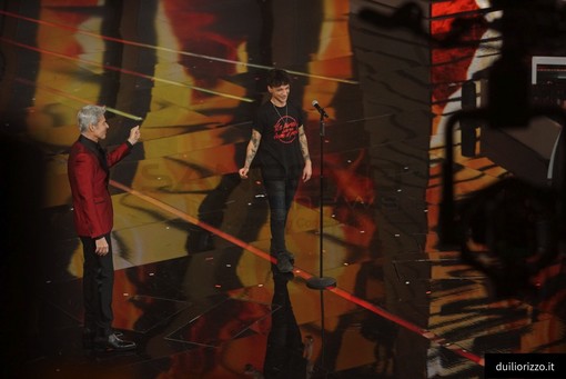 "E' stata un'avventura appassionante, difficile e semplice al tempo stesso": così Baglioni apre la finalissima di #Sanremo2018 "E' stata un'avventura appassionante, difficile e semplice al tempo stesso": così Baglioni apre la finalissima di #Sanremo2018