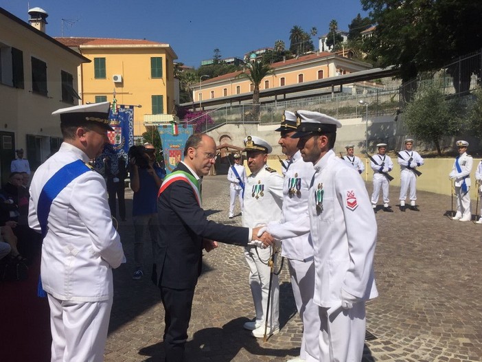 Imperia: nella sede della Guardia Costiera la Festa della Marina Militare e la consegna delle onorificenze (Foto e Video) Imperia: nella sede della Guardia Costiera la Festa della Marina Militare e la consegna delle onorificenze (Foto e Video)