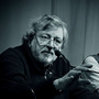 Sanremo ricorda Francesco Guccini: addio al grande cantautore e protagonista del Premio Tenco