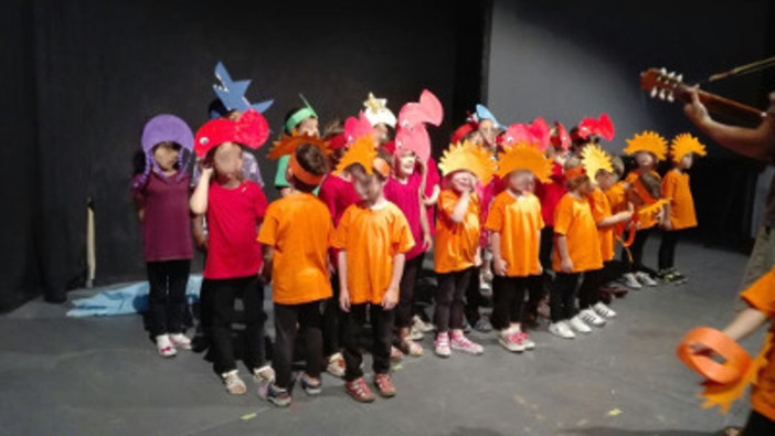 Pietrabruna: tanta gente per la festa di fine anno scolastico degli alunni della Scuola dell'Infanzia