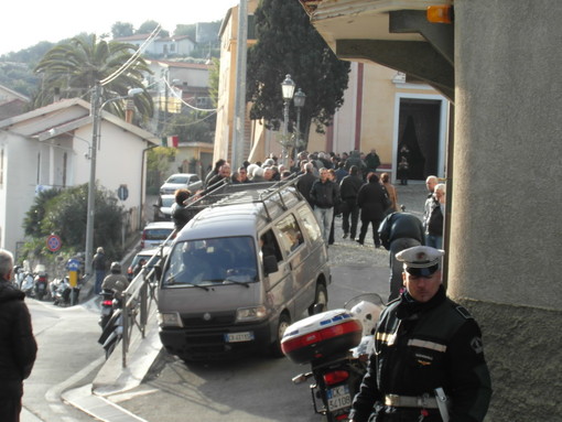 Duplice omicidio a Borghetto di Bordighera: oltre 400 persone ai funerali di Santino Putrino Duplice omicidio a Borghetto di Bordighera: oltre 400 persone ai funerali di Santino Putrino