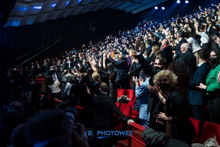 Festival di Sanremo 2024: aumenta il costo dei biglietti per l'Ariston, in platea 1.530 euro per le 5 serate Festival di Sanremo 2024: aumenta il costo dei biglietti per l'Ariston, in platea 1.530 euro per le 5 serate