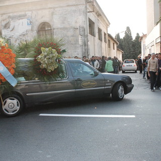 Sanremo: centinaia di persone a San Rocco al funerale di Antonello Giusta