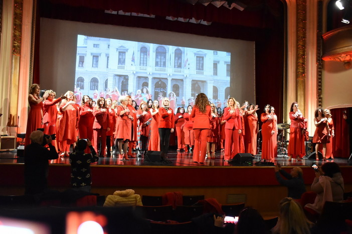 Sanremo: "Yallah, forza muoviti!", al Centrale un flashmob per dire no alla violenza sulle donne (Foto e Video)