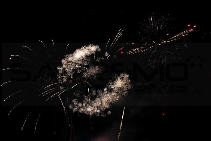 Sanremo, via libera alle manifestazioni natalizie: tra droni, musica dance e magia di luci ma non ci sarà Claudio Cecchetto Sanremo, via libera alle manifestazioni natalizie: tra droni, musica dance e magia di luci ma non ci sarà Claudio Cecchetto