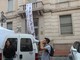 Imperia: flash mob del movimento per la casa, affisso uno striscione sul palazzo della Banca d'Italia Imperia: flash mob del movimento per la casa, affisso uno striscione sul palazzo della Banca d'Italia