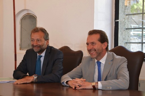 Il Presidente della Commissione Immigrazione Federico Gelli in visita a Ventimiglia: “Lo Stato deve essere vicino a questo territorio per bloccare il flusso e togliere i migranti dalla strada” (Video) Il Presidente della Commissione Immigrazione Federico Gelli in visita a Ventimiglia: “Lo Stato deve essere vicino a questo territorio per bloccare il flusso e togliere i migranti dalla strada” (Video)