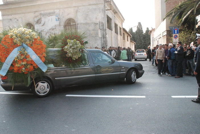 Sanremo: centinaia di persone a San Rocco al funerale di Antonello Giusta