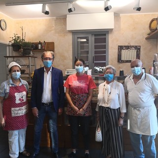 Sanremo: il sindaco Biancheri in visita al forno chiuso qualche settimana fa per un caso di covid-19