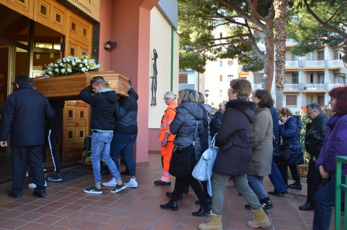 Ventimiglia: commozione e grande partecipazione ai funerali di Alessio Vinci, il 18enne morto a Parigi (Foto e Video)